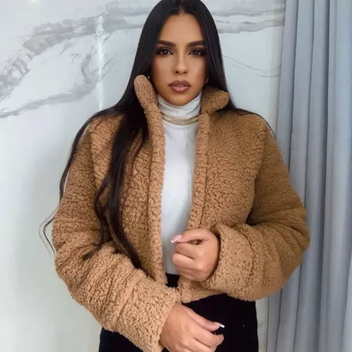 Casaco Teddy pelúcia curto - plus size