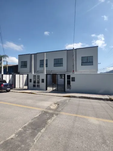 SOBRADOS EM ITAPEMA, COM 02 DORMS., FINANCIÁVEIS, PREÇO POPULAR!!! Morretes