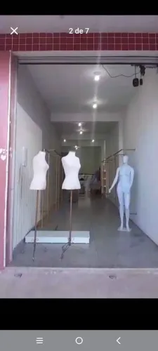 Vendo instalação de loja de roupa