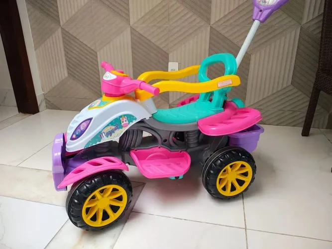 Carrinho Infantil Triciclo com Empurrador e Proteção - Excelente Estado