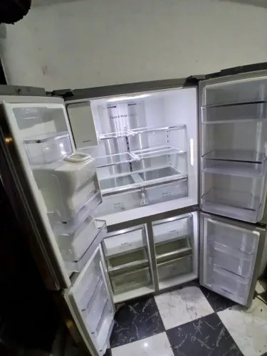 Geladeira side by side LG com Dispenser de água e gelo na porta