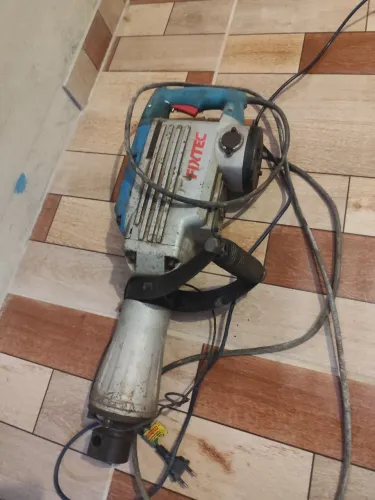 serviço com martelete demolição com profissional incluso