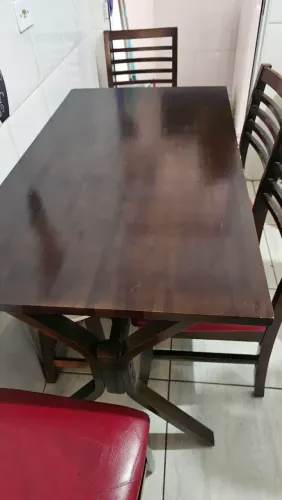 Mesa de Madeira 4 Cadeiras