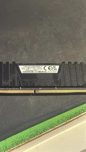 Memória RAM  16GB Corsair Vengeance LPX