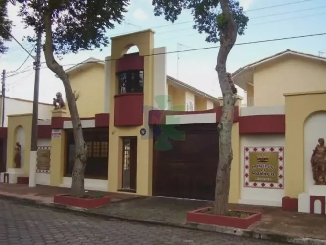 Sobrado para venda tem 111 metros quadrados com 3 quartos em Jardim Flórida - Jacareí - SP