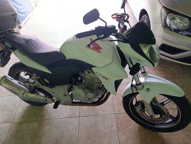 CB300r branca 2014