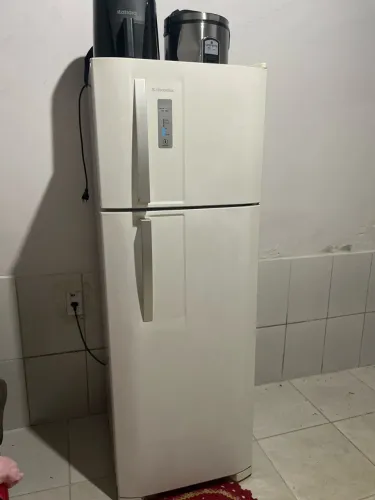 GELADEIRA A VENDA