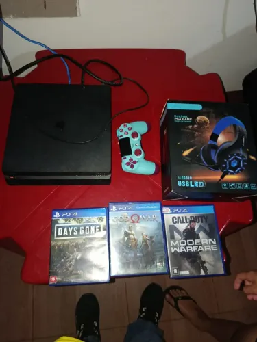 Ps4 em ótimas condições 