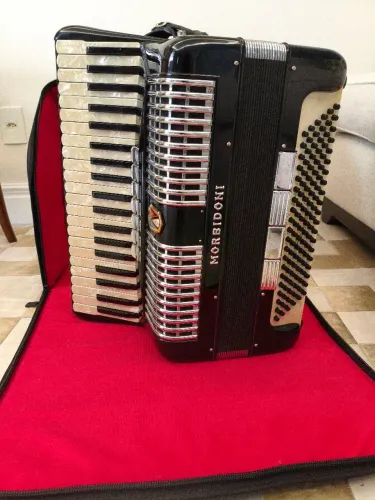 Acordeon Morbidoni Italiana 120 baixos 