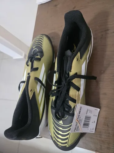 Chuteira Adidas - 231,00 (cada)