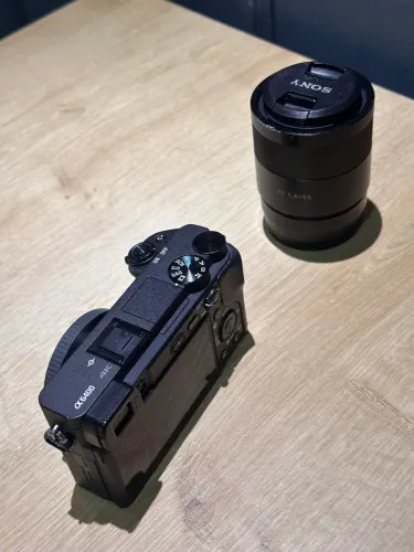 Sony A6400 + Lente Sony 55mm 1.8 Zeiss