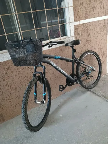 Vendo uma bicicleta 