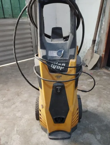 Vendo aqui de lavar carro Wap ótima potência e precao .