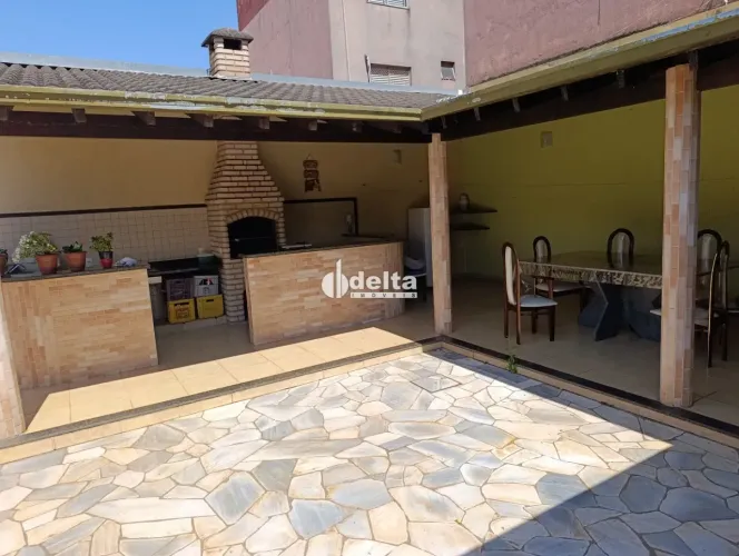 Casa residencial de 4 quartos sendo 1 suíte disponível para venda no bairro Tabajaras em U