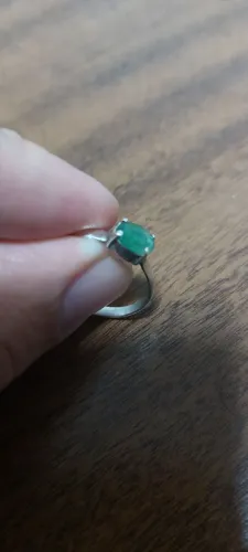 Anel de Esmeralda e Ouro Branco
