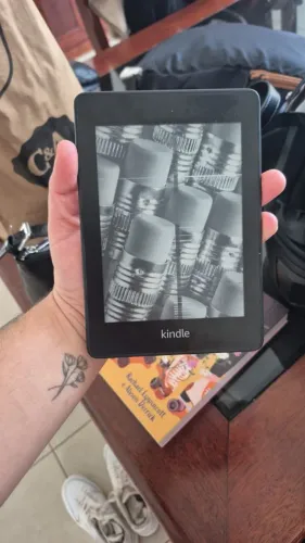 KINDLE - QUEBRADO PARA RETIRADA DE BATERIA/PEÇAS