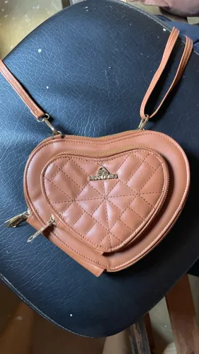 Bolsa feminina coração  namarrom - seminova, excelente estado