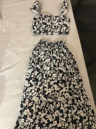 Conjunto de saia longa e cropped