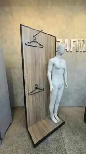  Painel de Madeira com Braços e Manequim VR-600/ AT-500