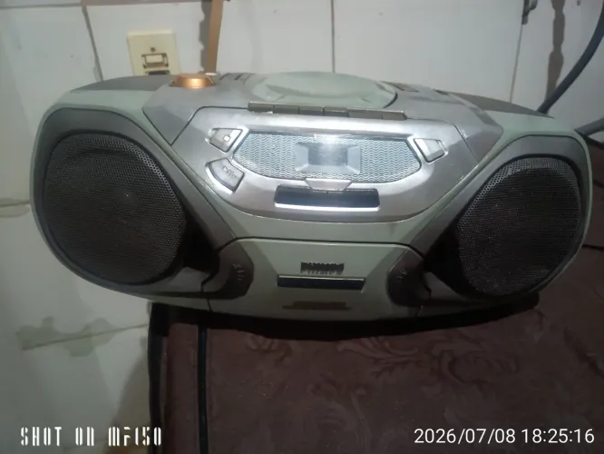 Vendo som plhilps funcionando o rádio o teip i o CD não funciona
