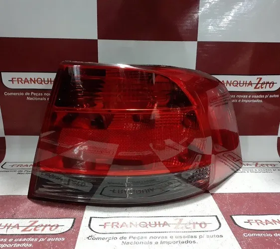 Lanterna traseira direita Voyage G5 fumê