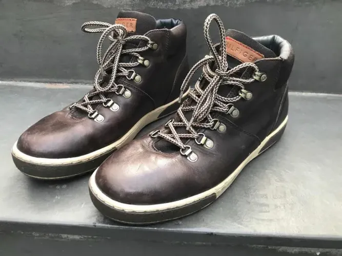 Bota Tommy Hilfiger Original usada 43
