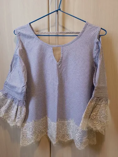 Linda blusa em algodão M com renda