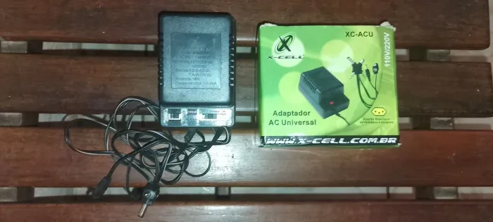 Adaptador de Energia Universal X-Cell 110V/220V