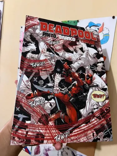 Deadpool Preto, Branco e Sangue, hq nova.