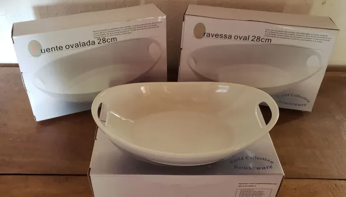 Travessa de porcelana branca