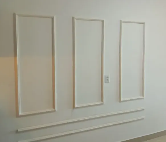 MOLDURA EM GESSO, MODELO BOISERIE