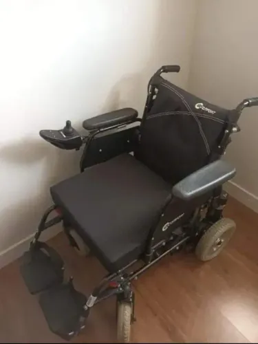 Cadeira de rodas motorizada dobrável 
