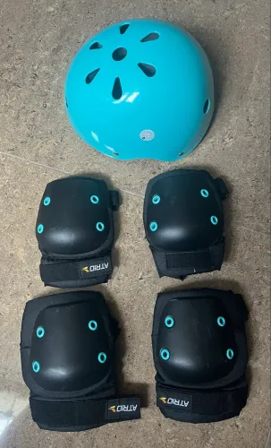Kit capacete, cotoveleira e joelheira