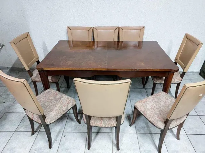 Mesa de jantar com 8 cadeiras 