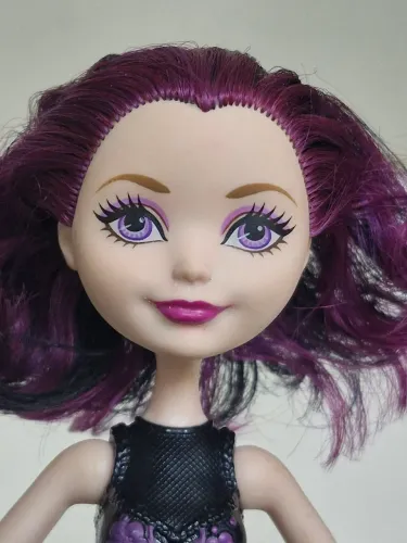 Boneca Raven Queen Ever After High