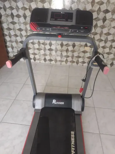 Esteira Elétrica Smart Runner Display mostra: Tempo, Velocidade, Distância, Calorias etc.