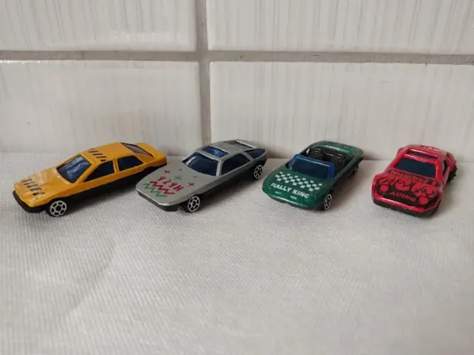 Kit 9 Carrinho Miniatura Plástico 1:64 Promocional Japão cod O1 (Usado)