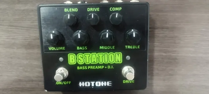 Pedal Para Baixo Hotone B STATION BASS PREAMP + D.I.