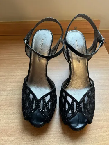 Sandálias de Salto Antonio Melani ( salto 10 cm) - Elegância em Preto