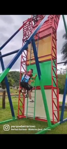 Tirolesa + Parede de escalada