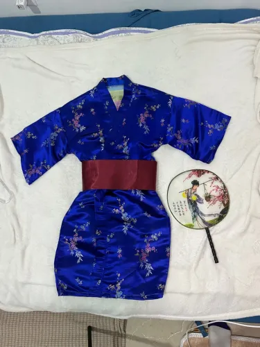 Kimono/Yukata Azul Floral com Faixa e Leque