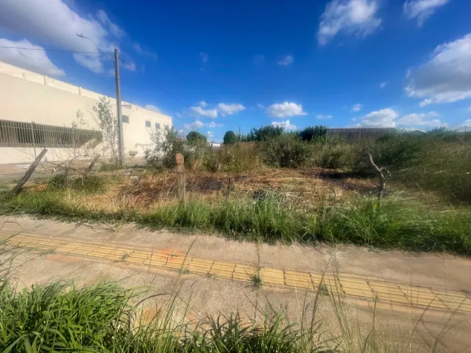 Excelente lote comercial no Jardim do Cerrado 4