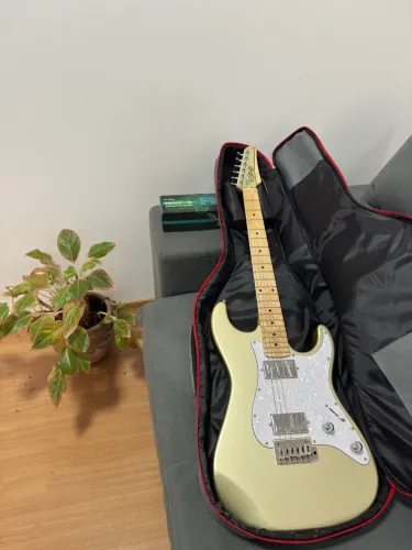 Guitarra Seizi Katana Venom HH Titanium - c/ bag original