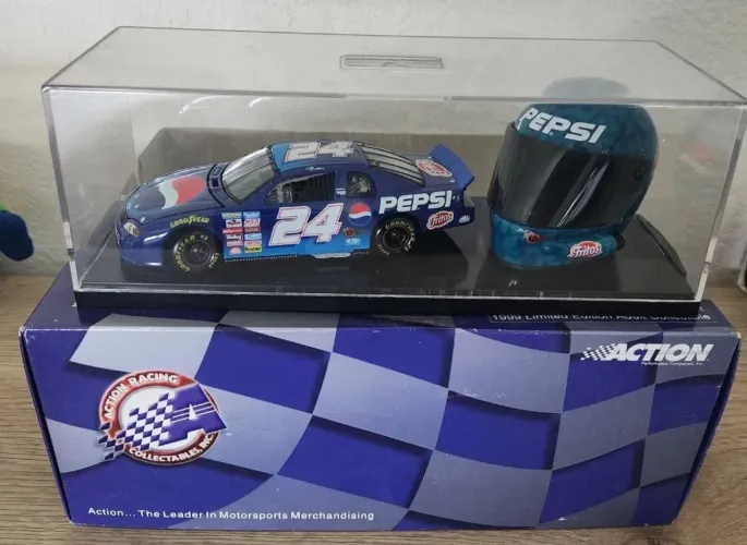 Miniatura Jeff Gordon com Capacete edição Limitada escala 1:32