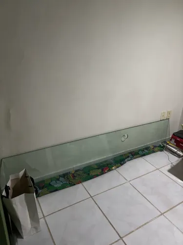 Bancada de vidro 220cm X 40cm