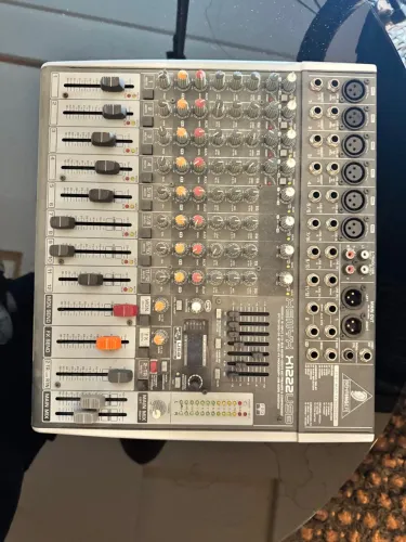 Mesa de Som Behringer Xenyx X1222USB