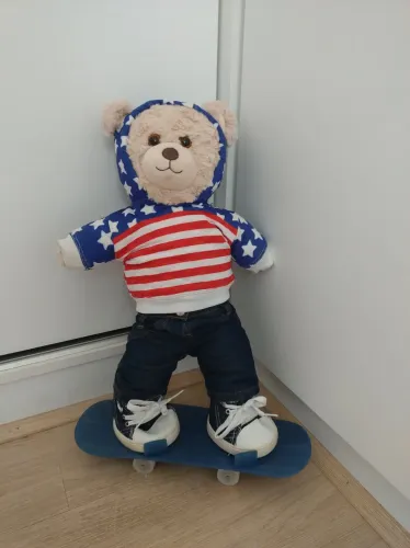 Criamigos Uso no Skate, com roupa extra do Homen Aranha 