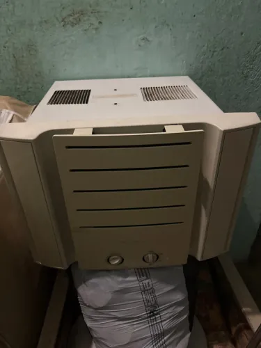 VENDE-SE UM AR CONDICIONADO SPRINGER 7500btus