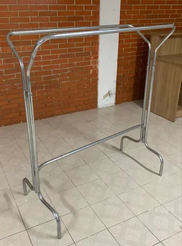 2 araras em aço inox para roupas