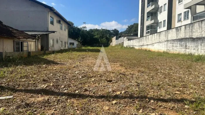 Terreno à venda no bairro Bom Retiro em Joinville, por R$ 1.250.000.00.